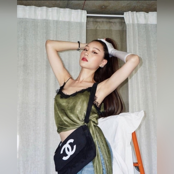 🖤 Chanel Crossbody Bag 🖤 - Picture 13 of 15